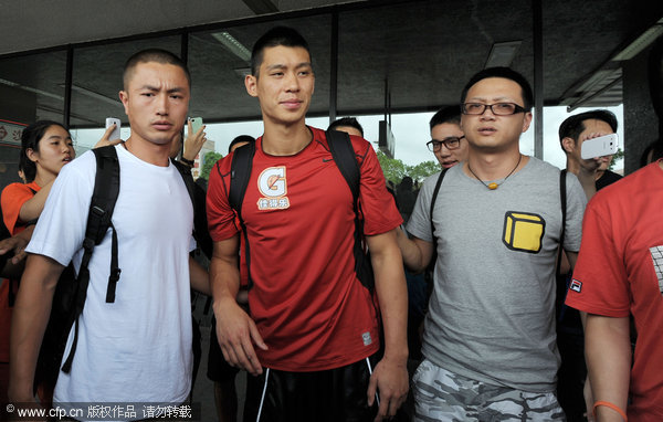 Jeremy Lin continues Asia tour in Shanghai