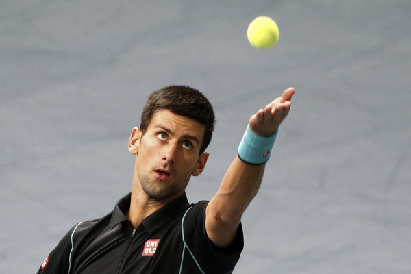 No mask needed as daunting Djokovic beats Isner