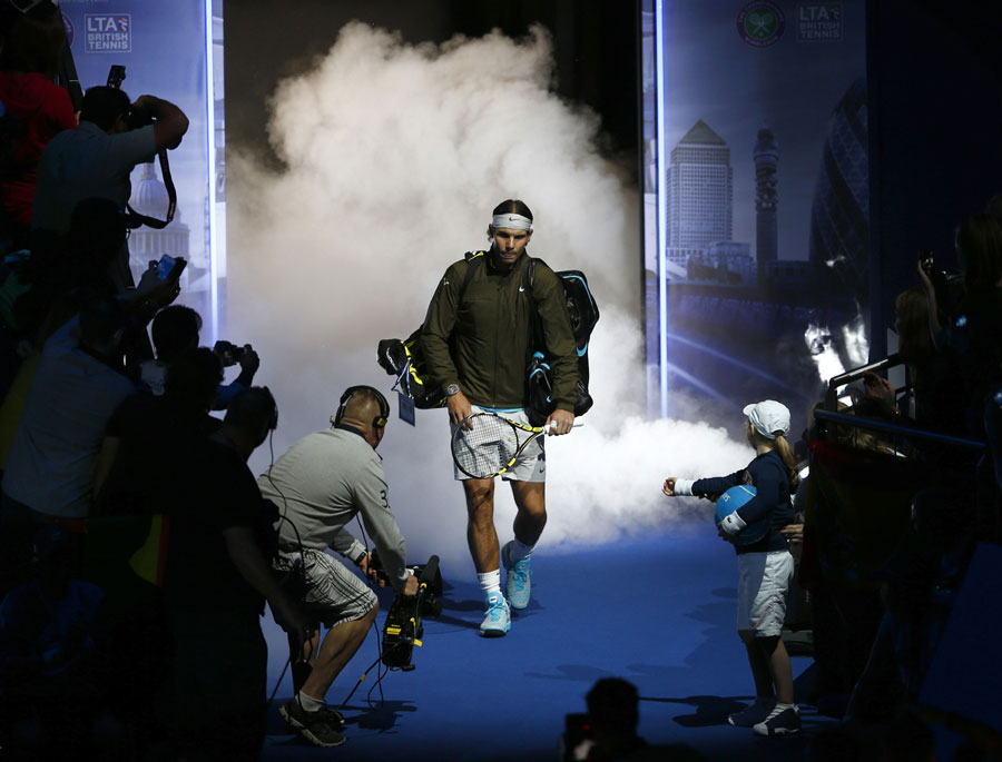 Djokovic douses Federer's fire