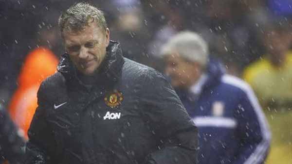 Manchester United brave hail and Stoke to reach semis