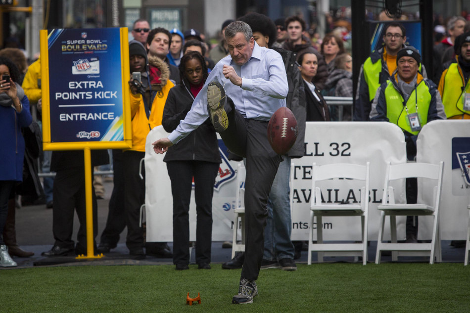 Teams keep it light in final Super Bowl preparations