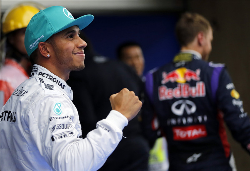 Hamilton takes pole for Mercedes in China