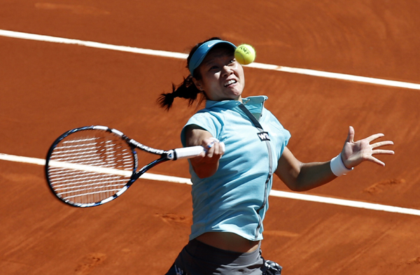 Li, Radwanska reach 2nd round at Madrid Open