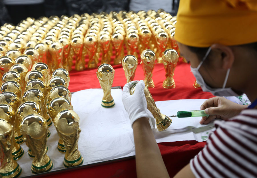 Where do World Cup replicas come from?