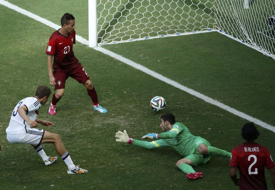 Mueller fires Germany 4-0 rout of Portugal