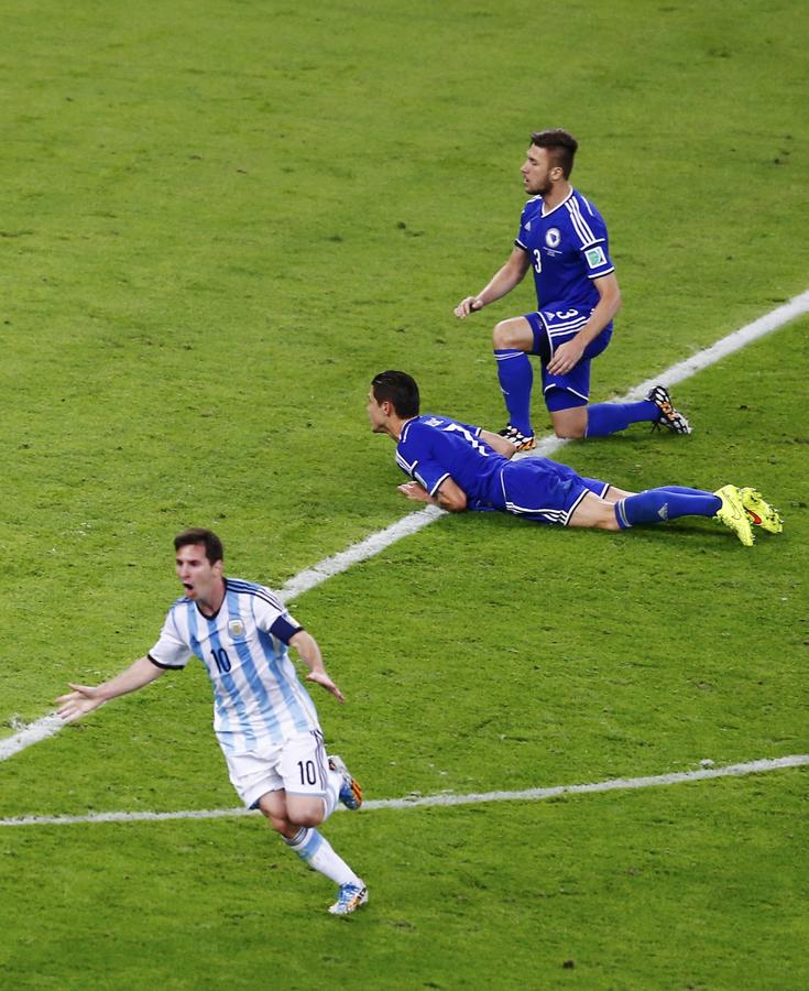 Messi scores and lifts Argentina 2-1 over Bosnia