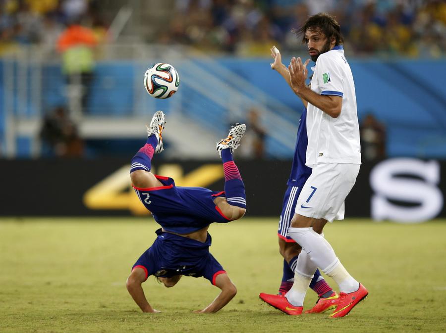 Scoreless draw keeps Japan and Greece alive