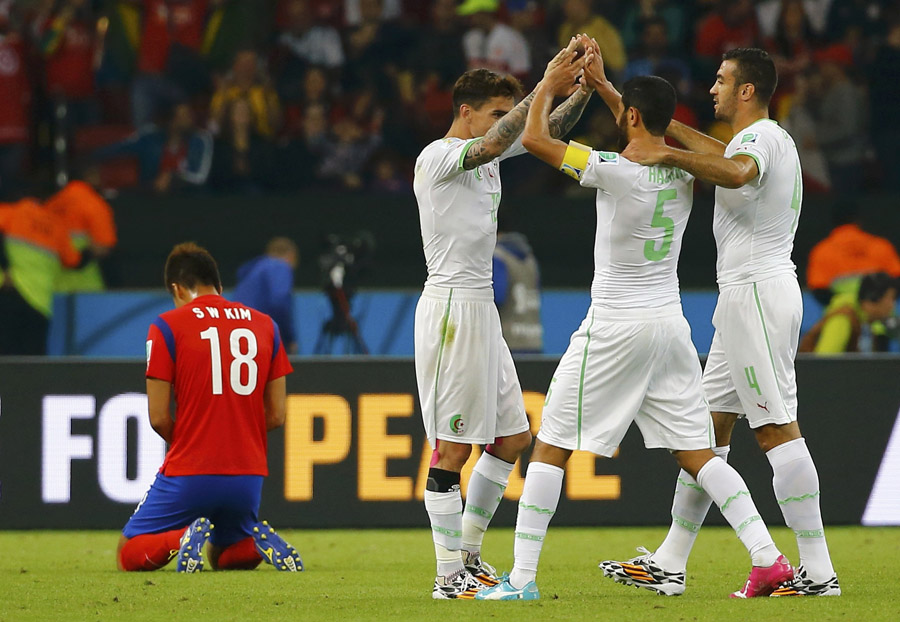 Algeria beat South Korea 4-2 to close in on last 16