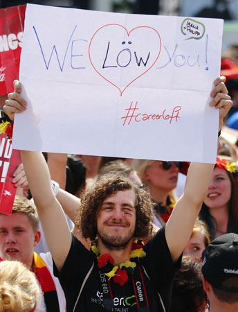 Germany World Cup heroes return to huge fan party