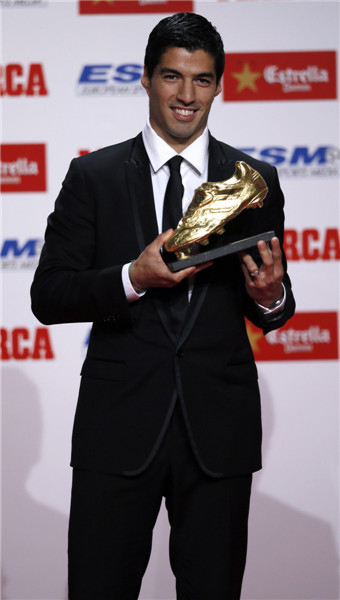 Suarez receives Golden Boot trophy[5]- Chinadaily.com.cn