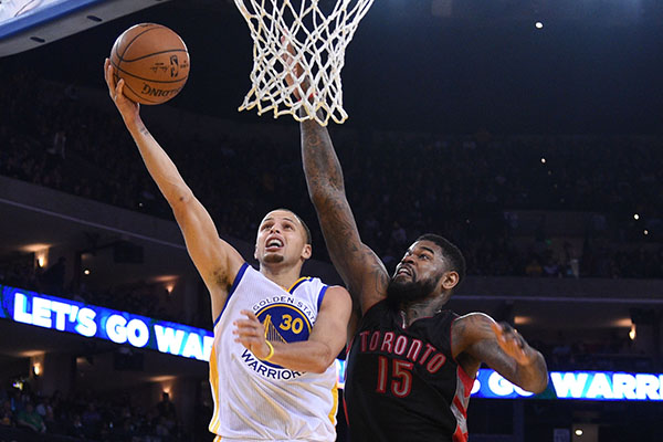 Curry scores 32 as Warriors top Raptors 126-105