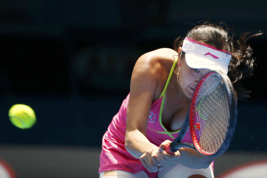 Sharapova downs Peng Shuai in Australian Open