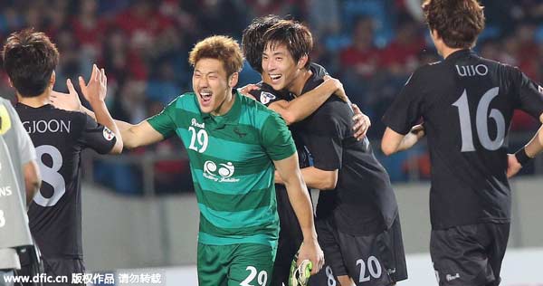 Late penalty stuns Guangzhou Evergrande