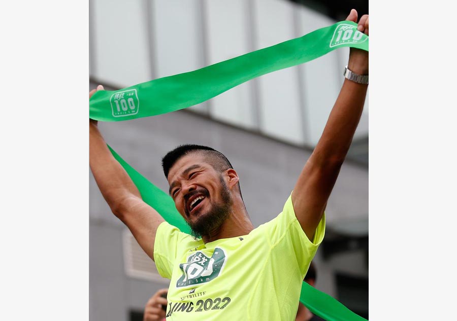 China's ultra-marathon runner completes 100 marathons in 100 days