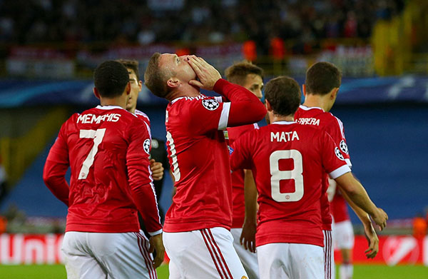 Rooney hat trick, Man United back in Champions League
