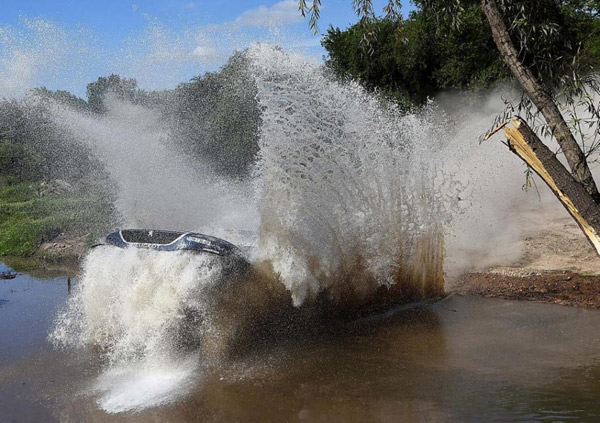 Peterhansel wins as Peugeot dominate Dakar fourth stage