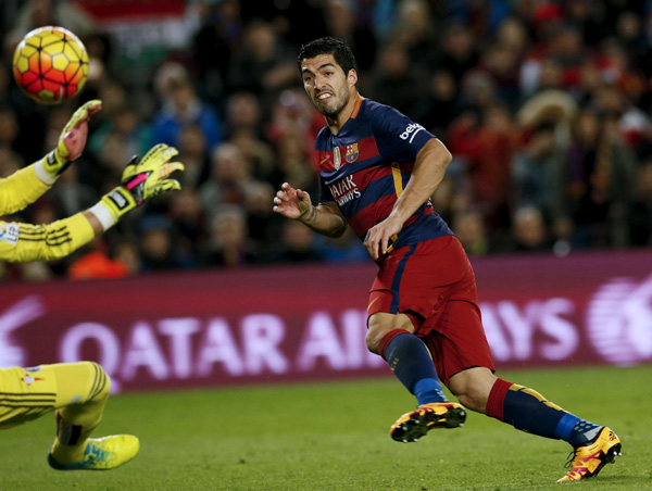 Suarez hits hat-trick in Barcelona win