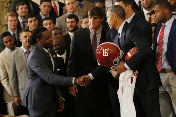 Obama hosts college football national champion team