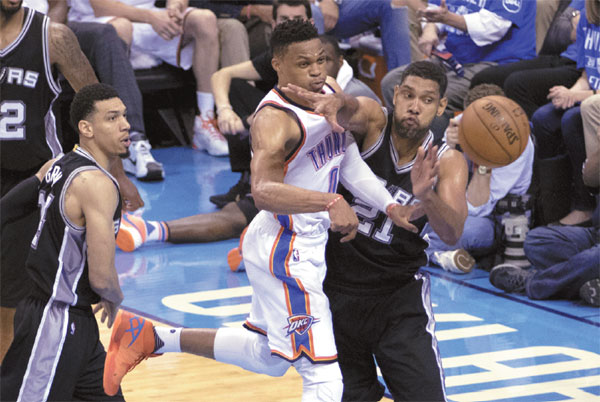 Thunder clip Spurs, move to Western Conference finals