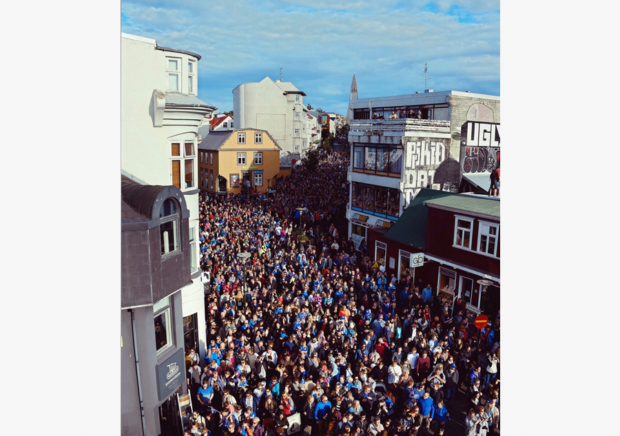 Iceland soccer team gets hero's welcome back home in Reykjavik