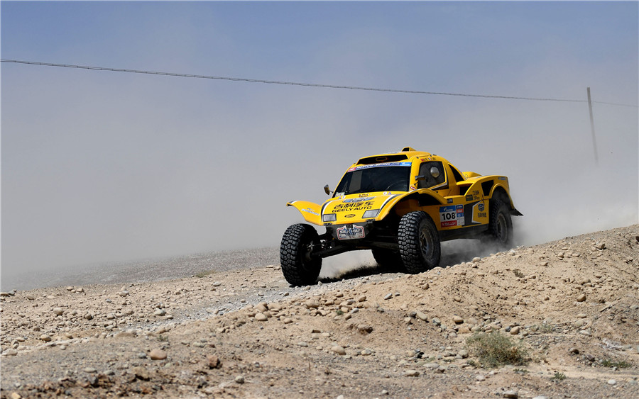 Silk Way Rally drivers battle sand and dust