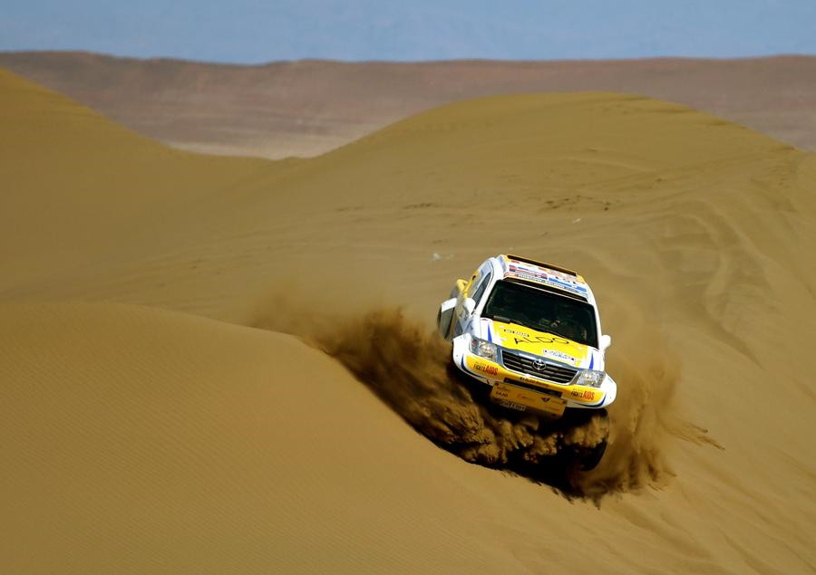 Silk Way Rally drivers battle sand and dust