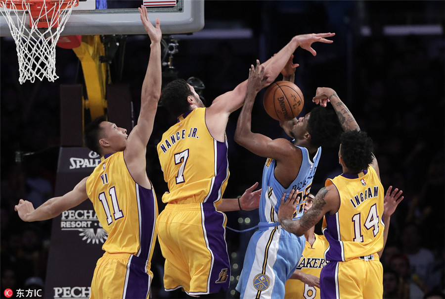 China's Yi shows up in Lakers' 1st preseason game