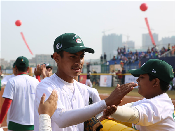 Teams compete for baseball championship in Zhongshan
