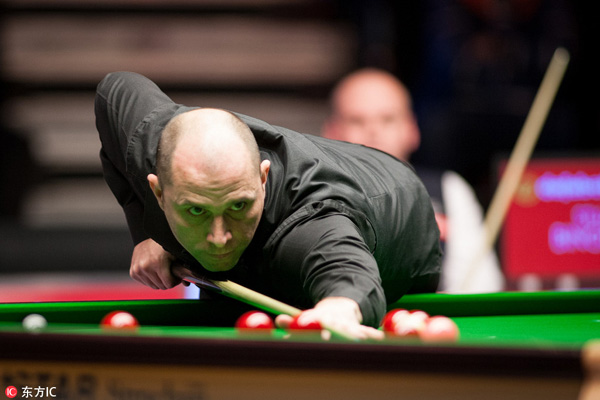 Perry beats Bingham to reach last eight at Masters