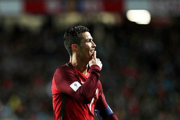 Ronaldo hits 70 int. goals, Dutch stunned in WCup qualifiers