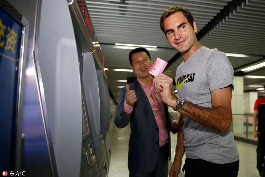 Federer catches metro ahead of Shanghai Rolex Masters