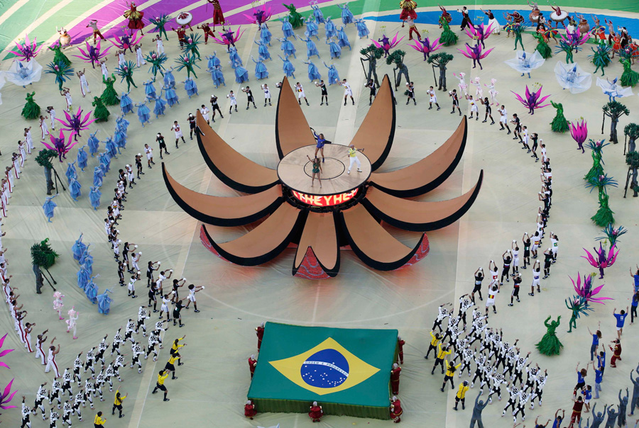World Cup 2014 kicks off with colorful ceremony