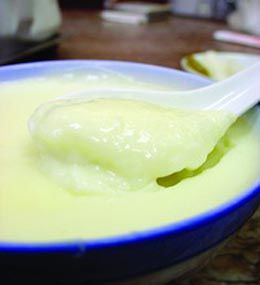 Double-layered milk pudding