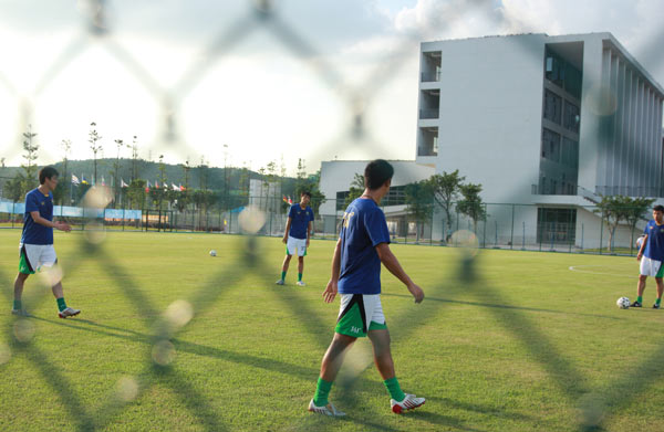 Young footballers strive to reach knockout stage
