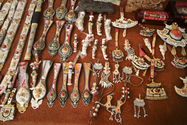 Young enthusiasts keep Tibetan crafts alive