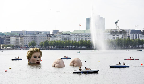 'Mermaid' sculpture created in Hamburg