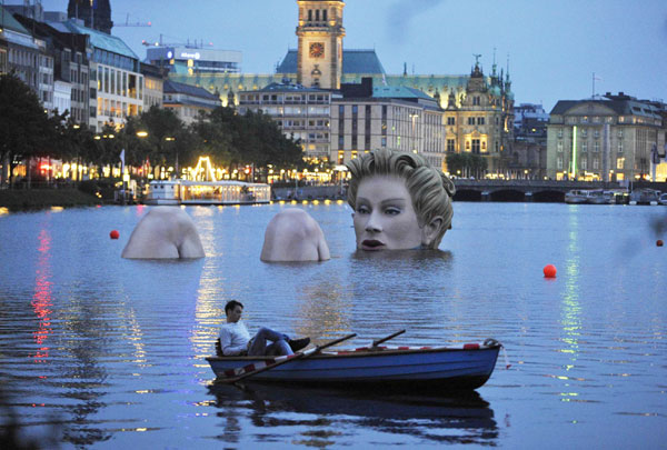 'Mermaid' sculpture created in Hamburg