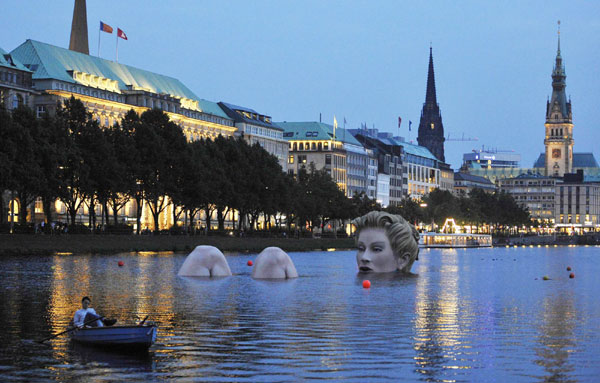 'Mermaid' sculpture created in Hamburg
