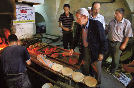 Ramadan deals draw crowds in Hebron's Old City