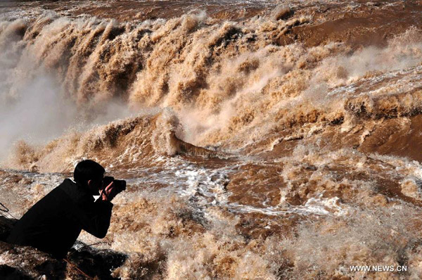 Magnificent Hukou Waterfall