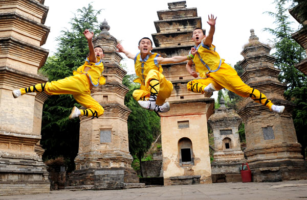 Climb, play and pray: Shaolin Temple |Travel |chinadaily.com.cn