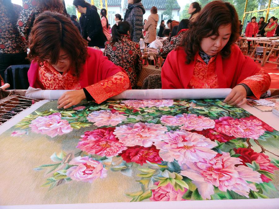 5th China Embroidery Culture and Arts Festival opens in Suzhou