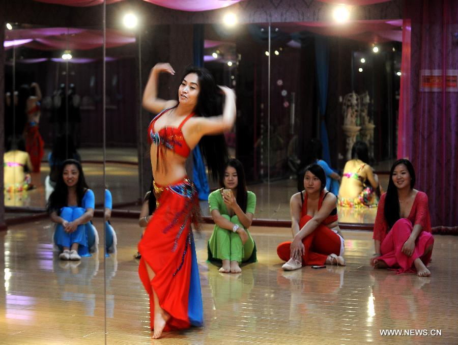Belly dance becomes popular among Chinese young people