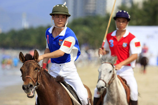 Beach equestrian festival held in S China