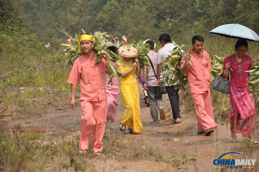 Water Splashing Festival celebrated in Yunnan