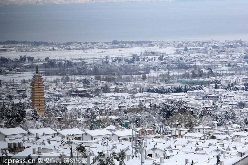 Yunnan cities hit with snow