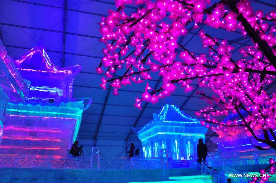 Ice lantern festival opens in Beijing's Olympic Park