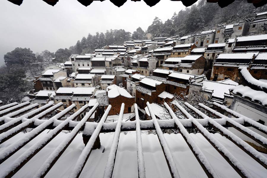 Snow scenery in Wuyuan county, E China