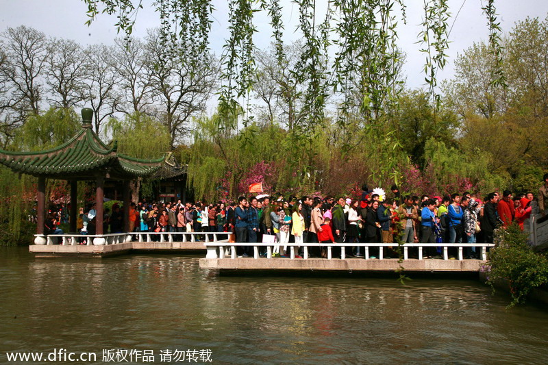 Qingming holiday embraces tourist boom