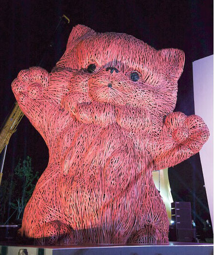 Rubber duck artist creates giant cat